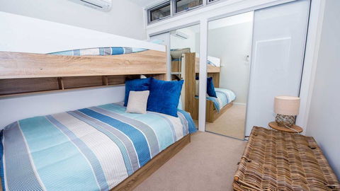 SUNSET@CORLETTE - Australian Directory 8