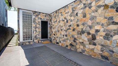 SUNSET@CORLETTE - Australian Directory 16