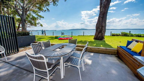 SUNSET@CORLETTE - Australian Directory 13