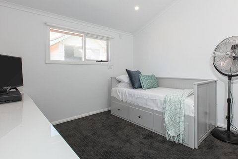 Elegant Family Home Close To Harbour And Views - Australian Directory 8