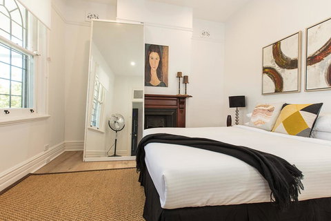 Elegant Family Home Close To Harbour And Views - Australian Directory 2