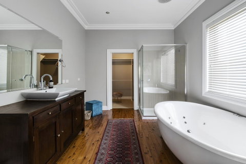 The Spa Cottage With HotTub, Netflix & Stan - Australian Directory 12