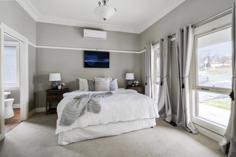 The Spa Cottage With HotTub, Netflix & Stan - Australian Directory 13
