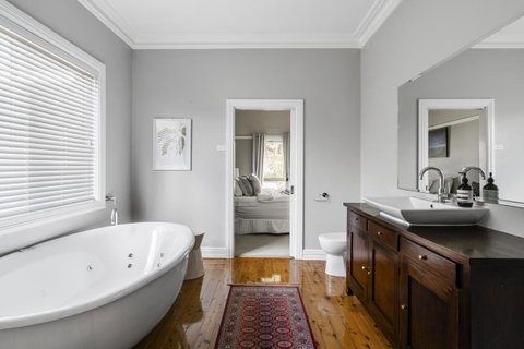 The Spa Cottage With HotTub, Netflix & Stan - Australian Directory 11