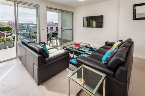 Hamilton Executive Apartments - Australian Directory 20