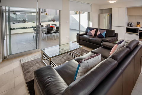 Hamilton Executive Apartments - Australian Directory 23