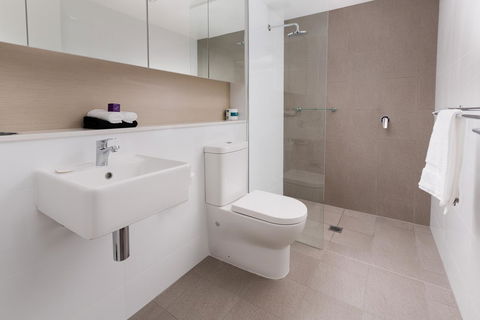 Hamilton Executive Apartments - Australian Directory 26