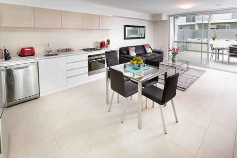 Hamilton Executive Apartments - Australian Directory 30