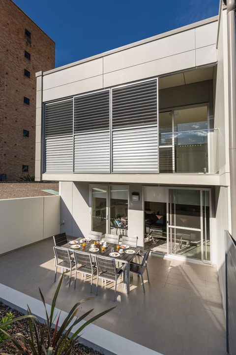 Hamilton Executive Apartments - Australian Directory 2