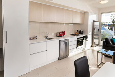 Hamilton Executive Apartments - Australian Directory 40