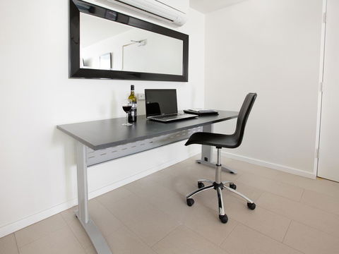 Hamilton Executive Apartments - Australian Directory 34