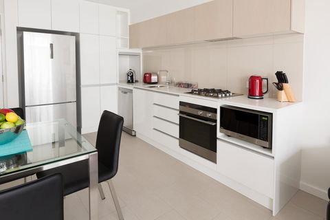 Hamilton Executive Apartments - Australian Directory 31