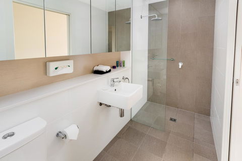 Hamilton Executive Apartments - Australian Directory 38