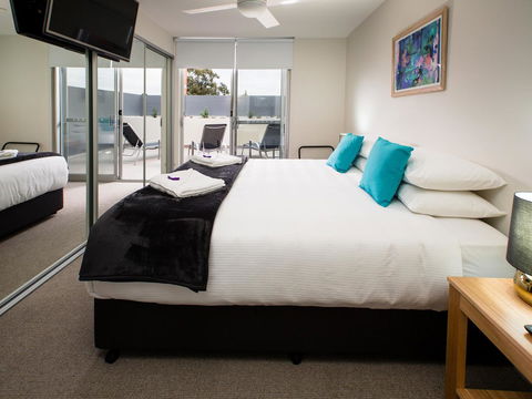 Hamilton Executive Apartments - Australian Directory 32