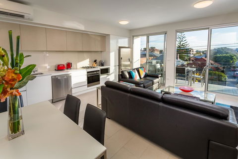 Hamilton Executive Apartments - Australian Directory 25
