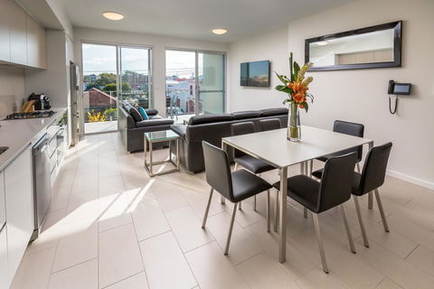 Hamilton Executive Apartments - Australian Directory 41