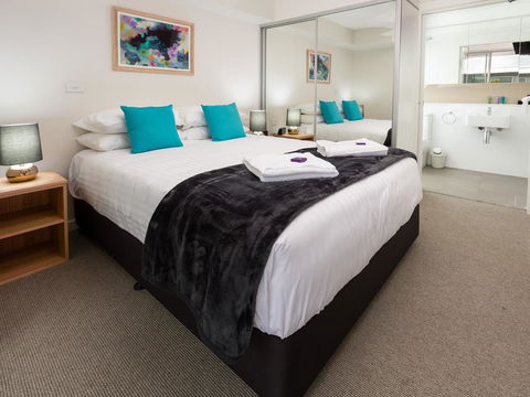 Hamilton Executive Apartments - Australian Directory 13