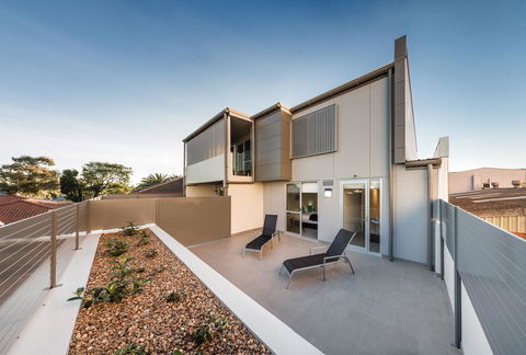 Hamilton Executive Apartments - Australian Directory 29