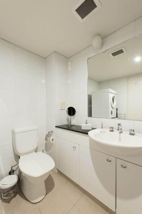 Grande Esplanade Studio - Australian Directory 10