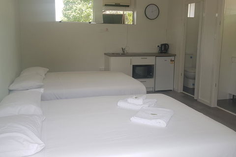 Appin Village Motel - Australian Directory 20