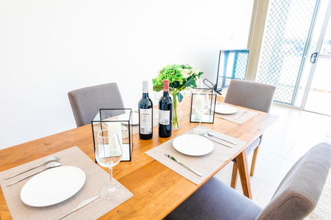 Near Train Station, New 2 BR Apt/free Parking - Australian Directory 4