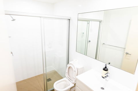 Near Train Station, New 2 BR Apt/free Parking - Australian Directory 29