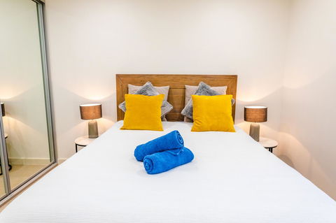 Near Train Station, New 2 BR Apt/free Parking - Australian Directory 20