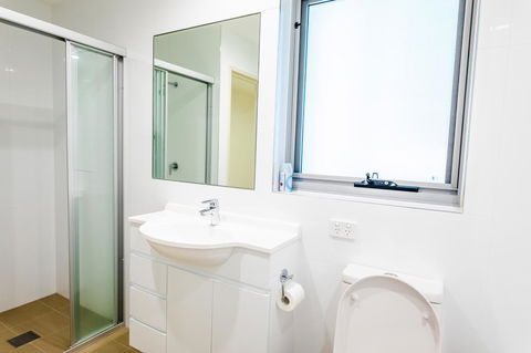 Near Train Station, New 2 BR Apt/free Parking - Australian Directory 30