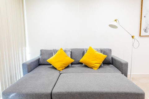 Near Train Station, New 2 BR Apt/free Parking - Australian Directory 18