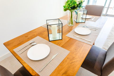 Near Train Station, New 2 BR Apt/free Parking - Australian Directory 8