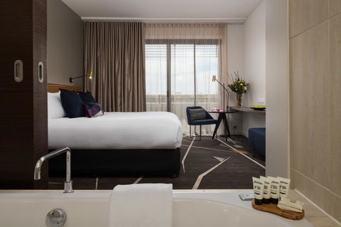 Rydges Campbelltown - Australian Directory 14