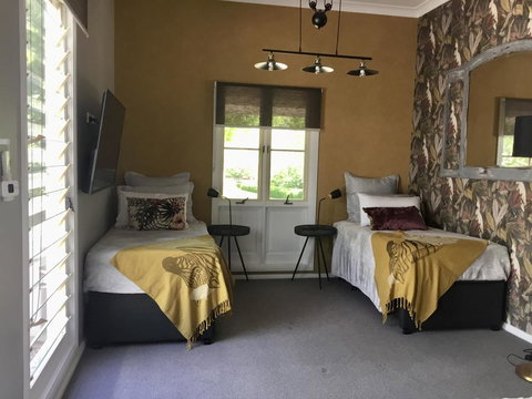 Chanticleer Gardens Barn Cottage With A Pool - Australian Directory 14