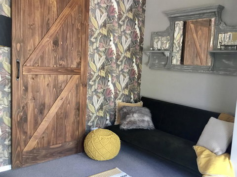 Chanticleer Gardens Barn Cottage With A Pool - Australian Directory 7