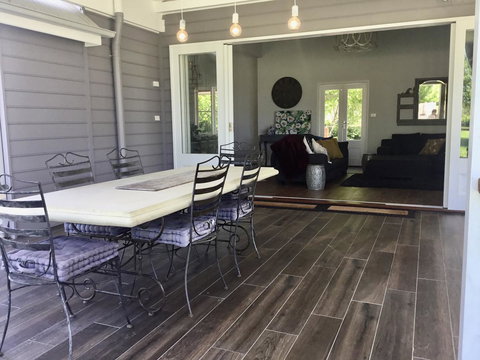 Chanticleer Gardens Barn Cottage With A Pool - Australian Directory 12