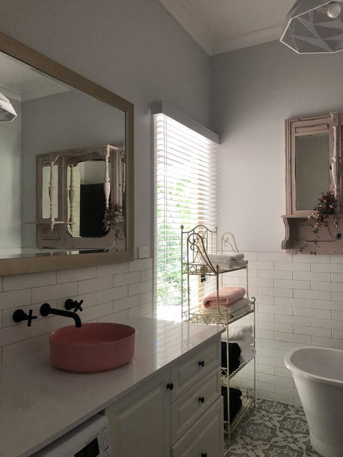 Chanticleer Gardens Barn Cottage With A Pool - Australian Directory 33