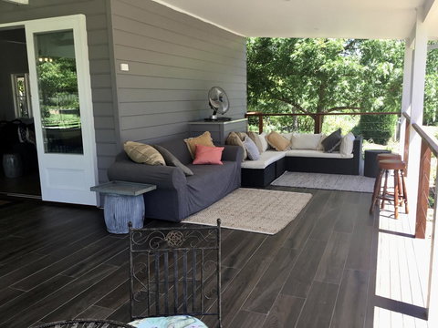 Chanticleer Gardens Barn Cottage With A Pool - Australian Directory 1