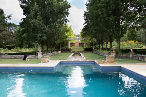 Chanticleer Gardens Barn Cottage With A Pool - Australian Directory 15