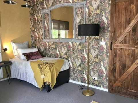 Chanticleer Gardens Barn Cottage With A Pool - Australian Directory 2