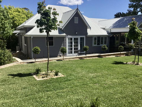 Chanticleer Gardens Barn Cottage With A Pool - Australian Directory 9