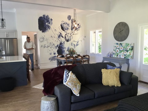 Chanticleer Gardens Barn Cottage With A Pool - Australian Directory 13