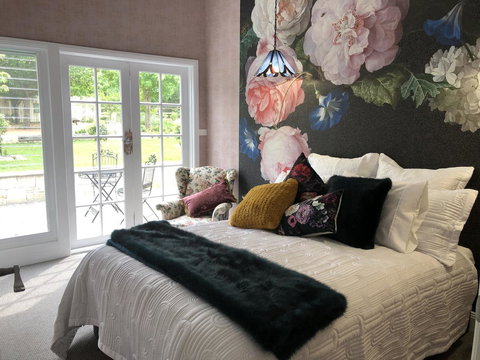 Chanticleer Gardens Barn Cottage With A Pool - Australian Directory 0