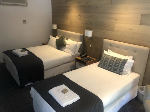 Crown Hotel Surry Hills - Australian Directory 11