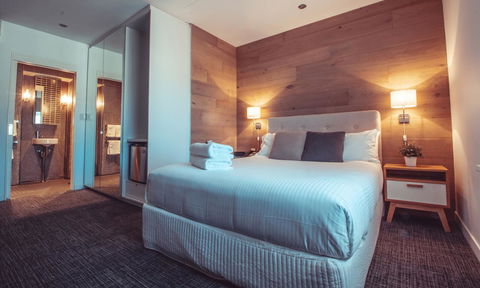 Crown Hotel Surry Hills - Australian Directory 13