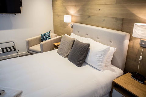 Crown Hotel Surry Hills - Australian Directory 21