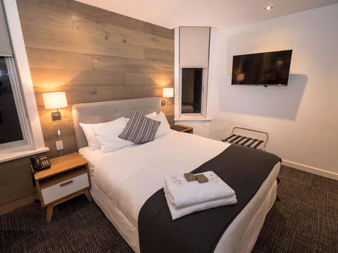 Crown Hotel Surry Hills - Australian Directory 8