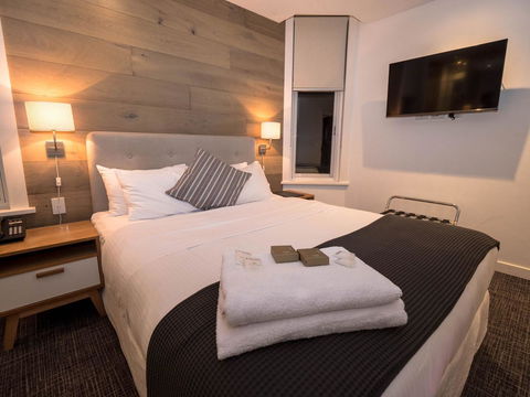 Crown Hotel Surry Hills - Australian Directory 2