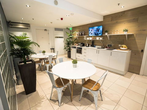 Crown Hotel Surry Hills - Australian Directory 6