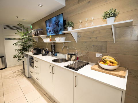 Crown Hotel Surry Hills - Australian Directory 4