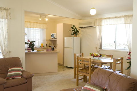 Glen Villa Resort - Australian Directory 11