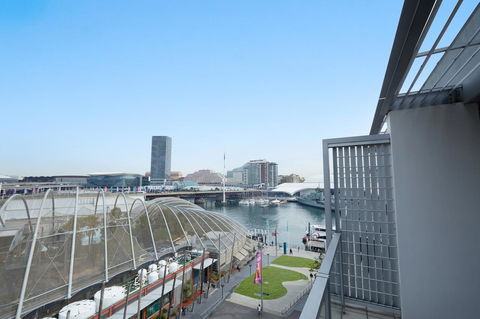 Adina Apartment Hotel Sydney, Darling Harbour - Australian Directory 1